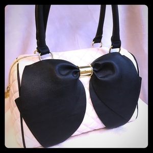 Betsey Johnson quilted bow satchel EUC